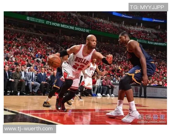 2015年NBA季后赛骑士与公牛第四场激战回顾与精彩瞬间分析